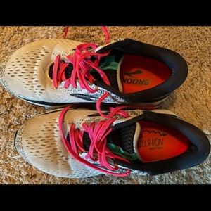 Brooks 11 Athletic Shoes - Women’s